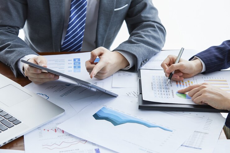 الاستشارات المالية والتقنية المتكاملة لنمو واستدامة الأعمال في السوق السعودي