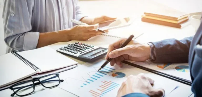 خدمات الأعمال في الإمارات: فرص لا محدودة في بيئة اقتصادية جاذبة